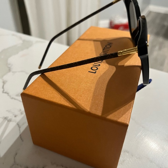 Louis Vuitton Sunglasses - Picture 3 of 5
